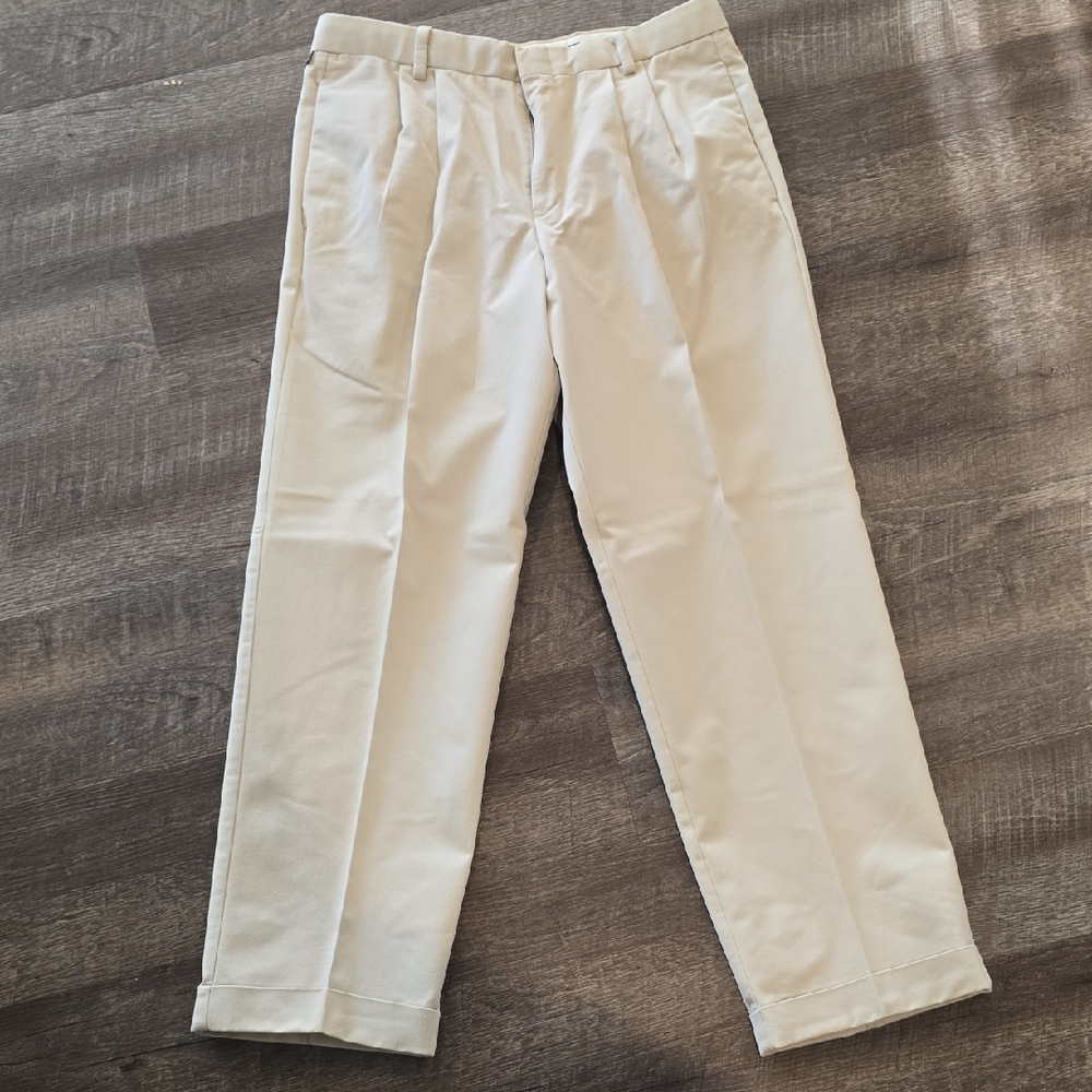 Dockers Men's Light Tan Chinos